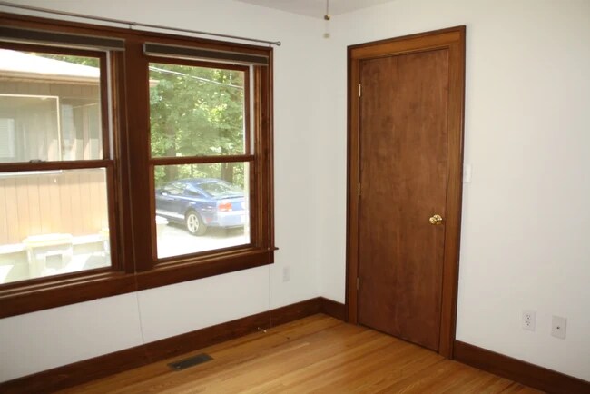 Foto del edificio - 426 E 2nd St