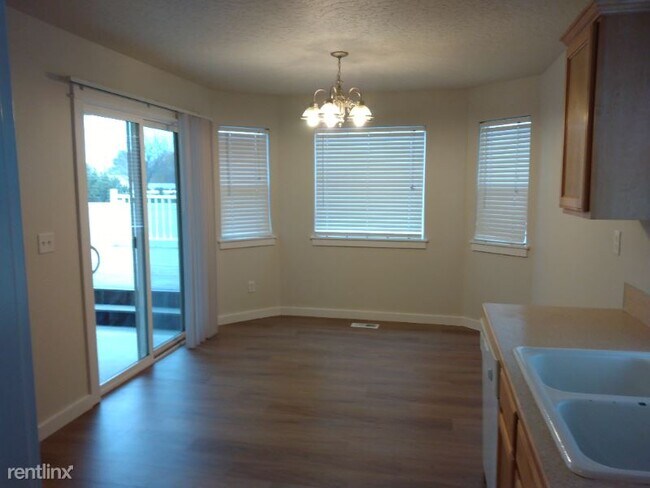 Foto del edificio - 3 br, 2 bath House - 18459 Avalon Pl