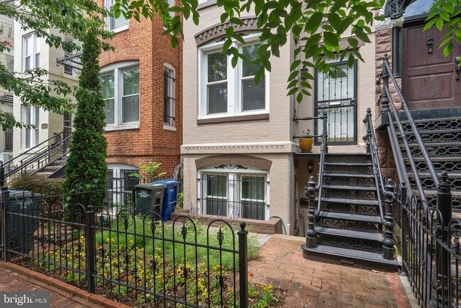 Building Photo - 1126 G St NE