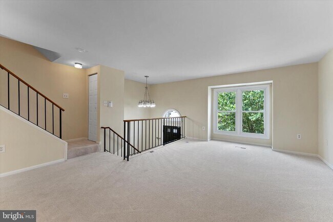 Foto del edificio - 7385 Emerald Dr