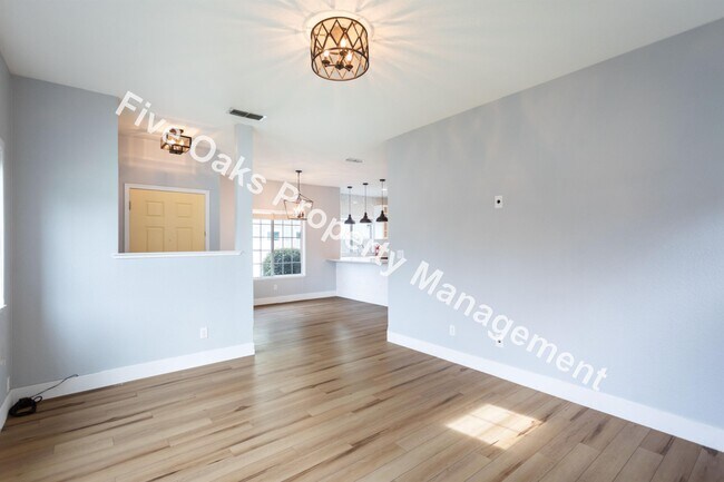 Building Photo - 412 Parker Dr