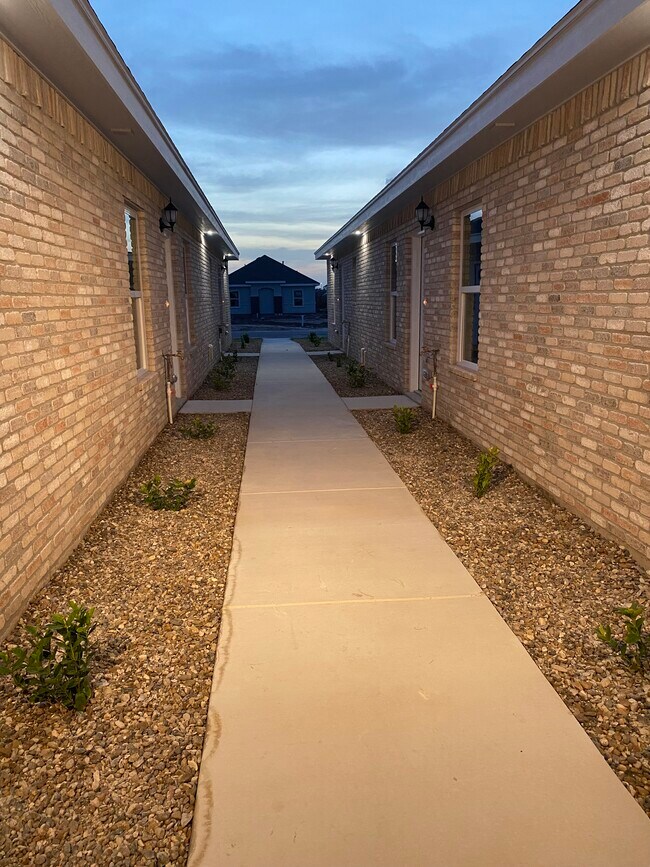 Foto del edificio - 4908 N Winona Dr
