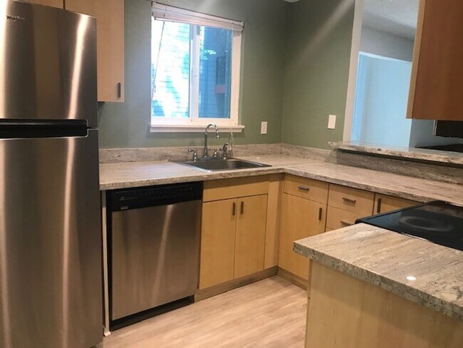 Foto del edificio - Updated Condo Near Microsoft - Bellevue & ...