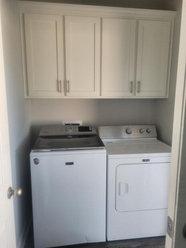 Foto del edificio - 8327 Faith Ln