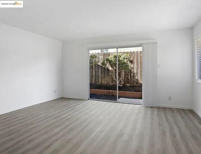 Building Photo - 1727 Linden Way
