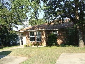 Building Photo - 12 Foster Ct