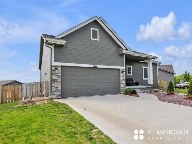 Foto del edificio - Beautiful 4 Bedroom, 3 Bathroom Home - Ren...