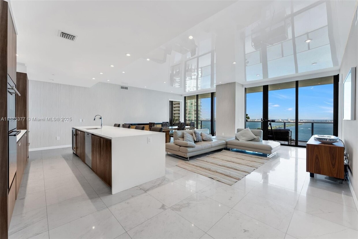 Foto principal - 480 NE 31st St