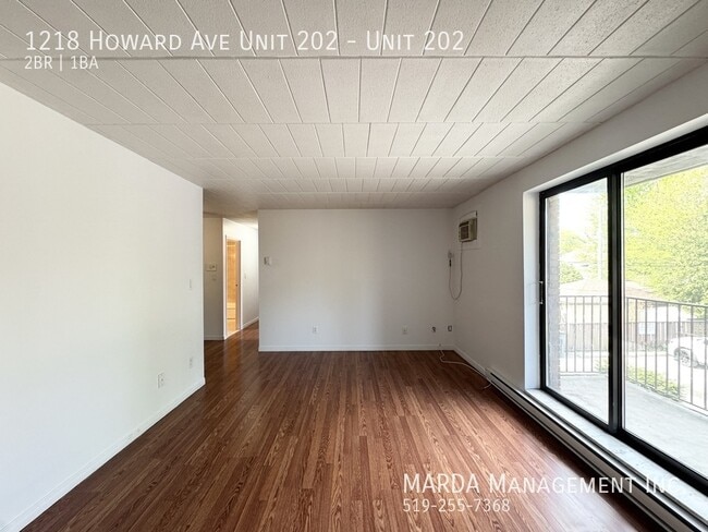 Building Photo - SPACIOUS 2 BED/1BATH W/ BALCONY ON HOWARD & GILES + HYDRO