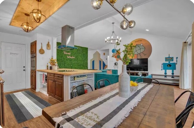 Foto del edificio - 5755 Cartagena St