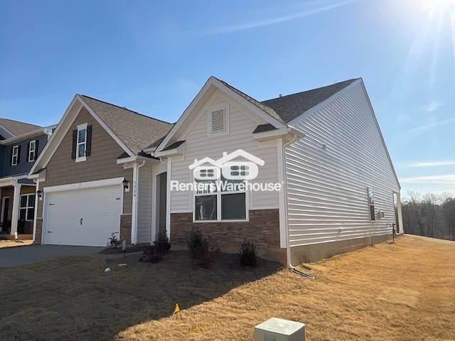 Building Photo - Welcome to modern living in Charlotte, NC