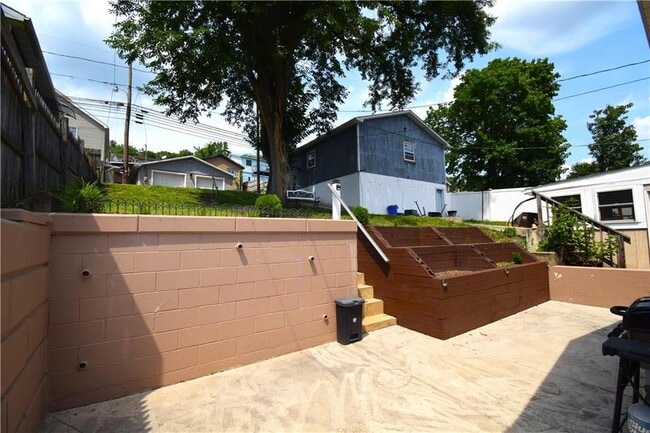 Building Photo - 803 Princeton Ave
