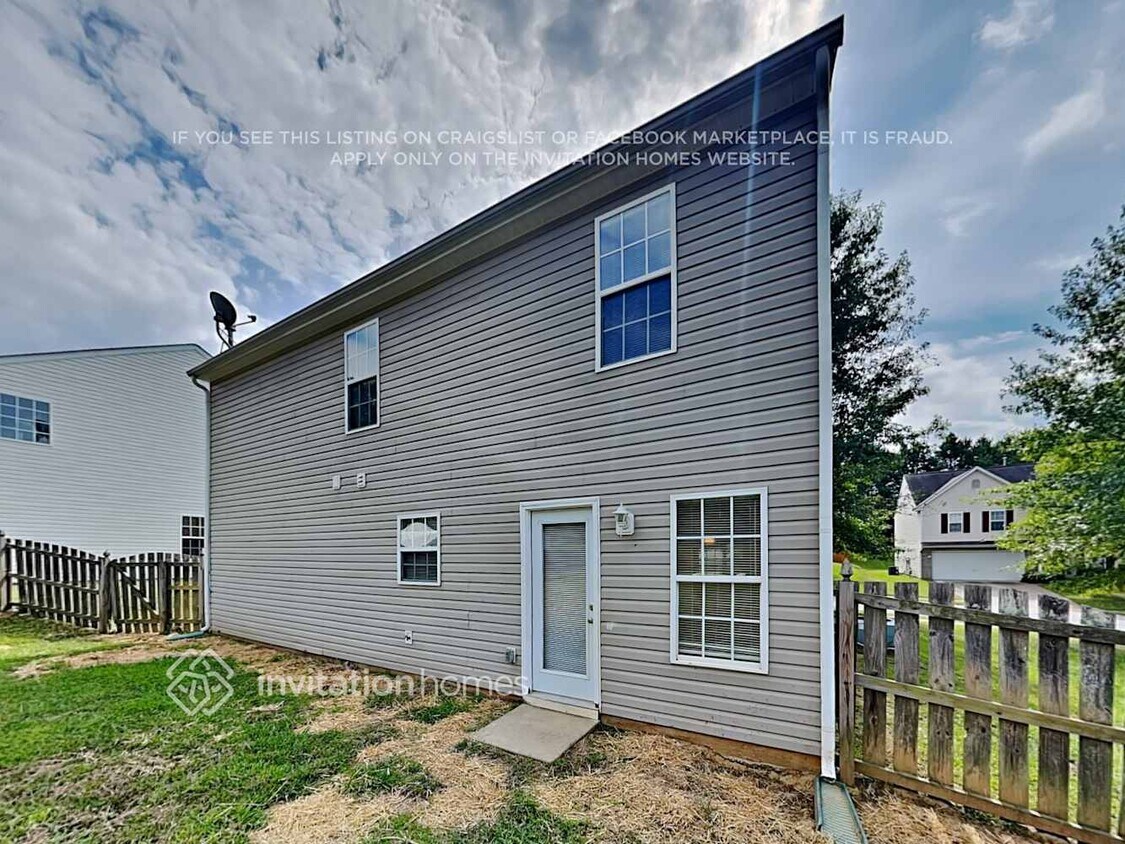 Foto del edificio - 7617 Hidden Creek Dr