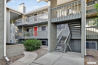 Building Photo - 695 Manhattan Dr