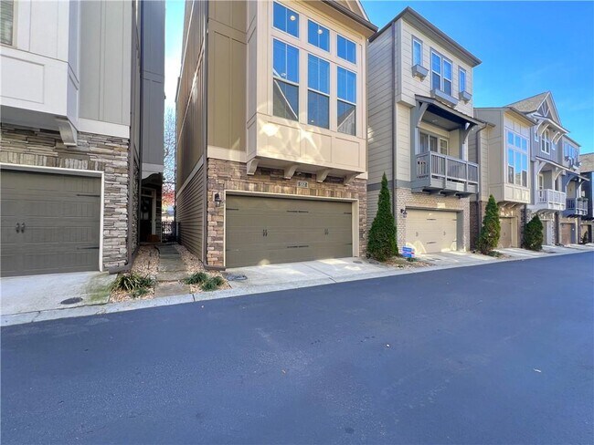 Building Photo - 557 Mirrormont Dr