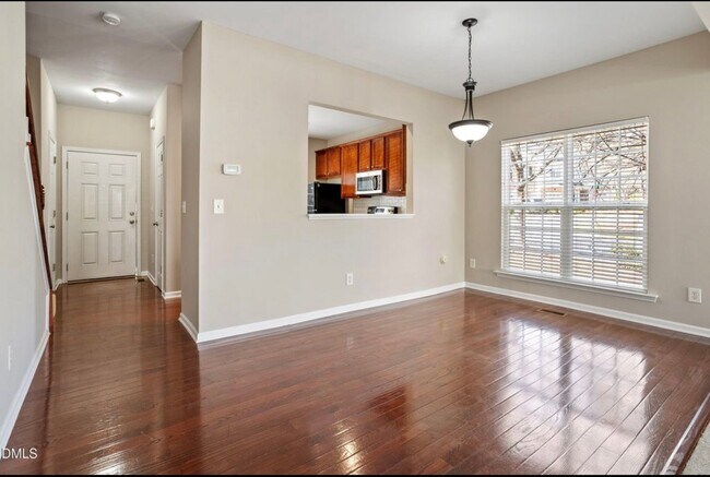 Building Photo - 305 Anterbury Dr