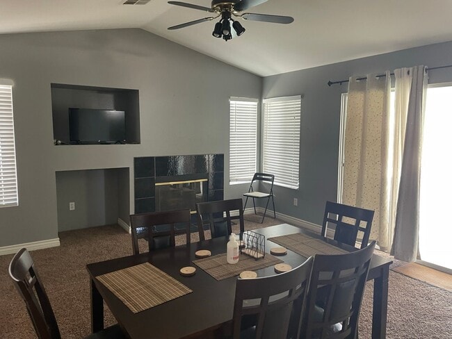 Foto del edificio - The Seasons Pool Home – 3 Bedroom, 2 Bathr...