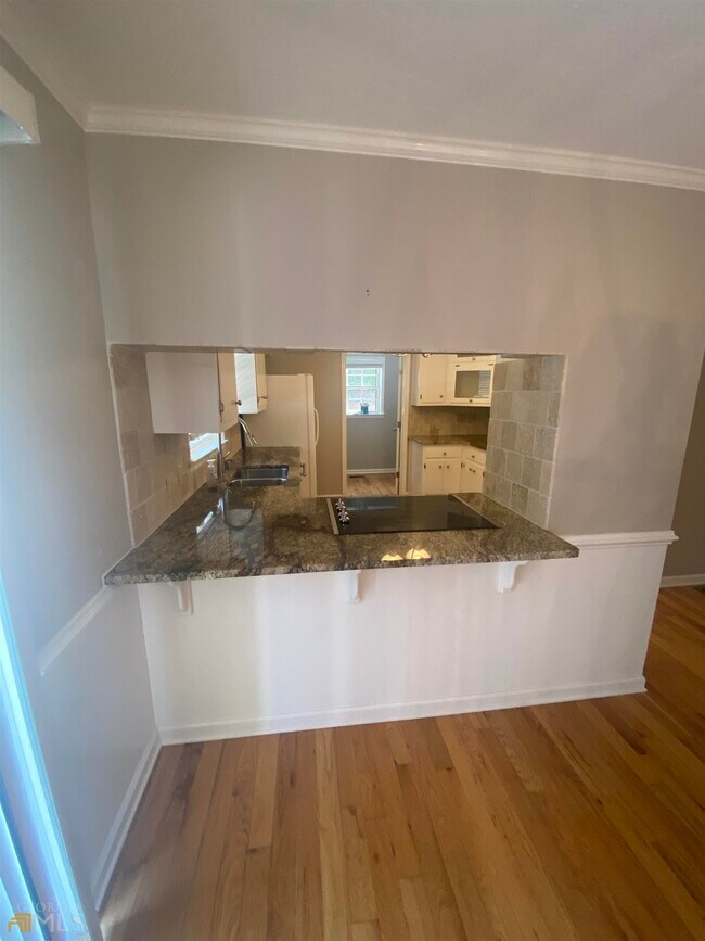 Building Photo - 402 Skyline Dr