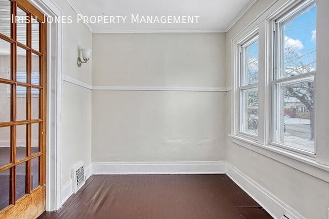 Building Photo - 343 Parkridge Ave