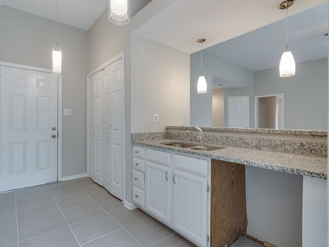Building Photo - Fully Renovated 3BD/2BA!
