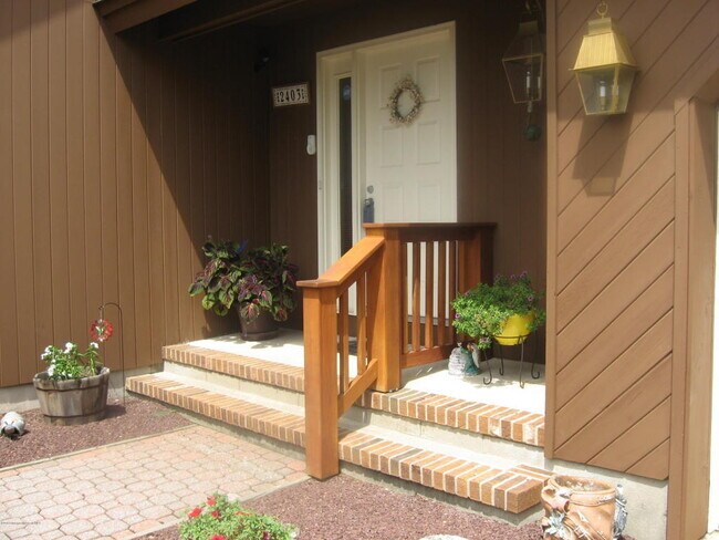 front of house - 2403 Shore Haven Ct