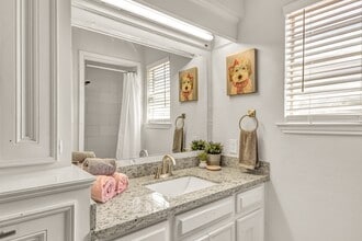 Building Photo - 5421 Blue Haven Dr