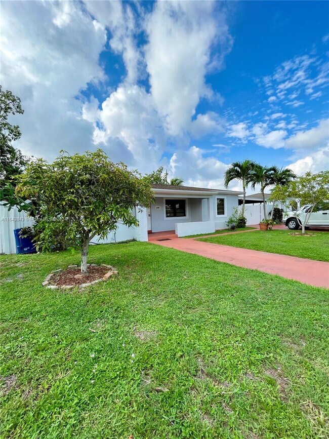 Foto del edificio - 1840 NW 133rd St
