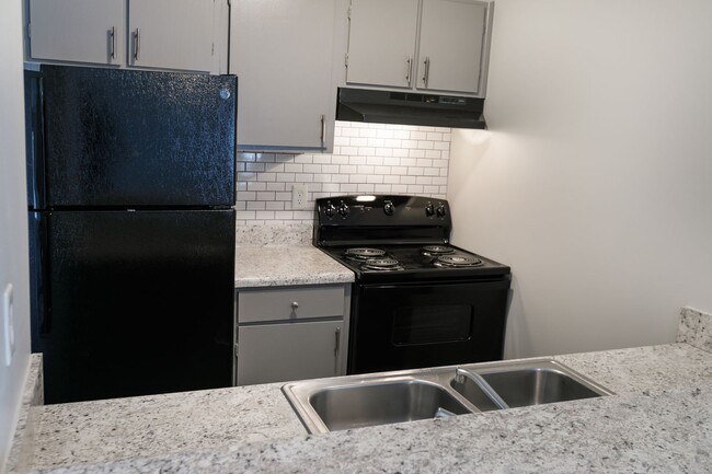 Building Photo - 5858-H Century Oaks Dr