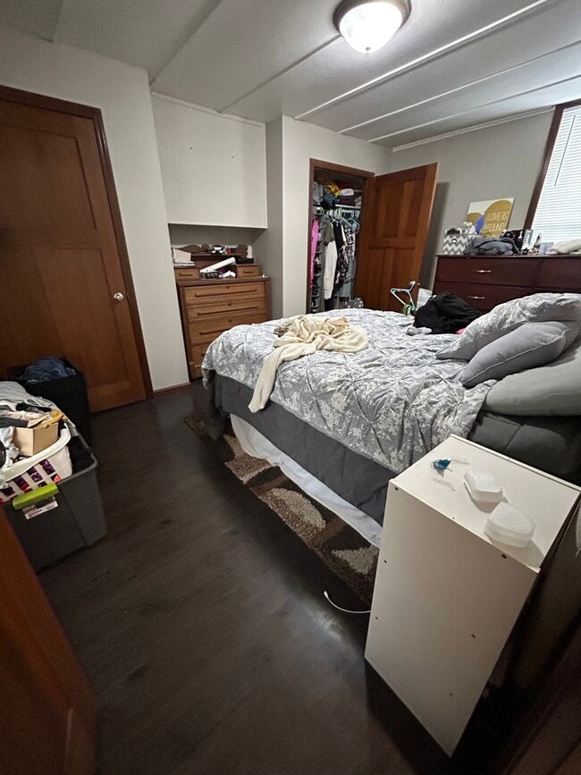 Foto del edificio - 1344 Charles St