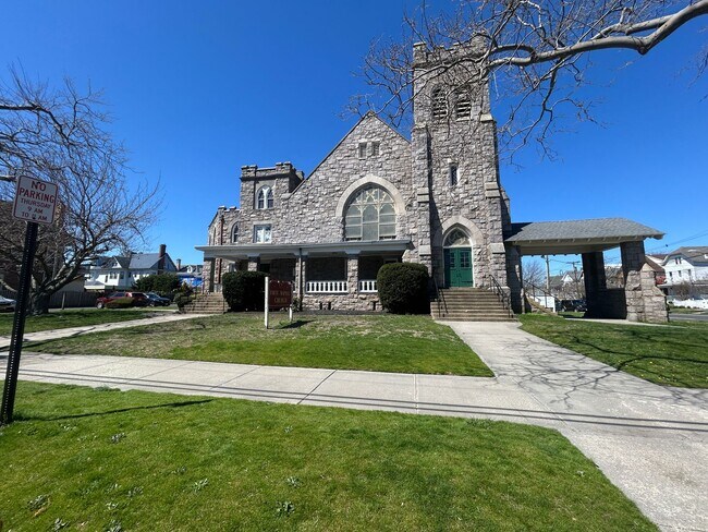 Building Photo - Charming 4-Bedroom 2-Bathroom Home in Asbury Park!