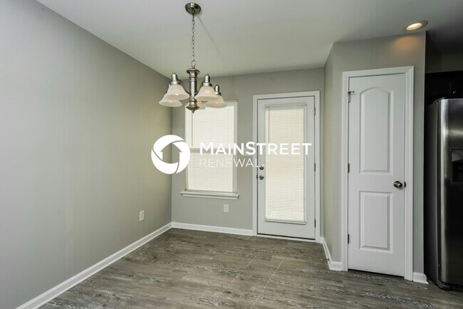 Building Photo - 4 Bedroom Pet-Friendly Home in Lexington, KY with Main Street Renewal