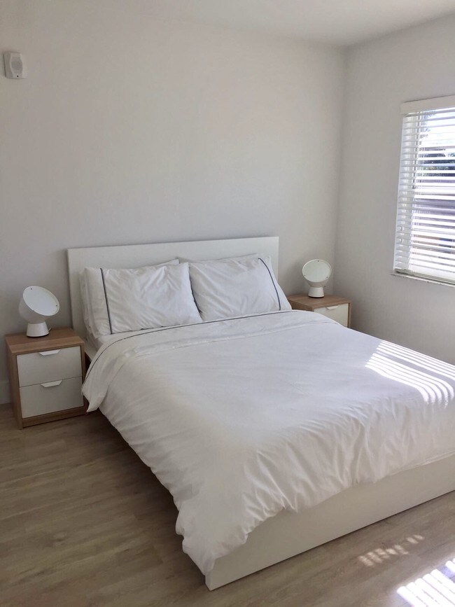 Habitación - SoMi Happy Livin' (Furnished)