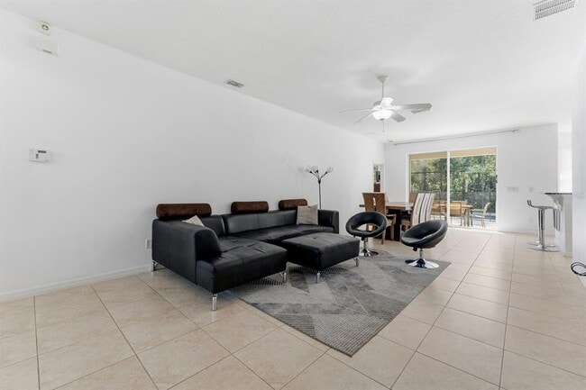 Foto del edificio - 4704 Blue Diamond St