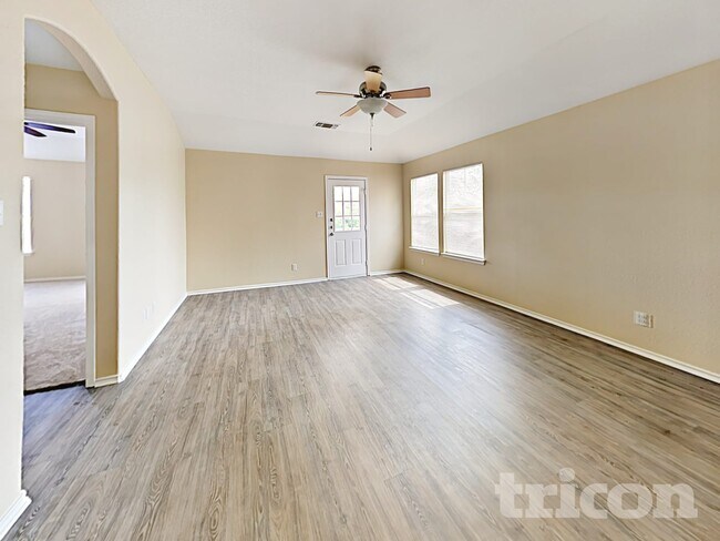 Foto del edificio - 242 Hallie Pass