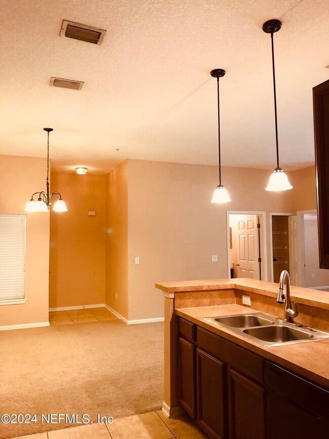 Foto del edificio - 7053 Snowy Canyon Dr
