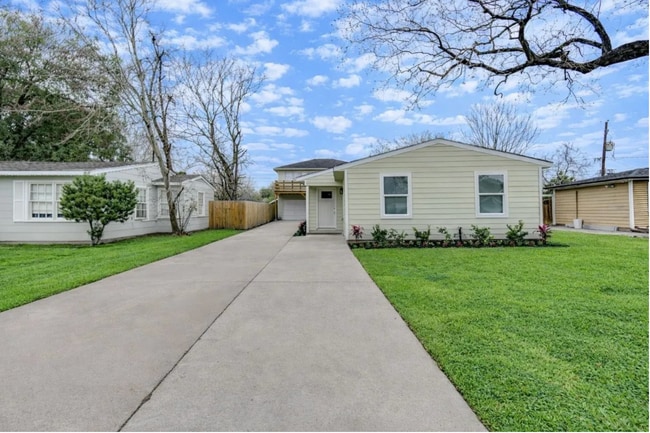 Photo - 6603 Narcissus St House