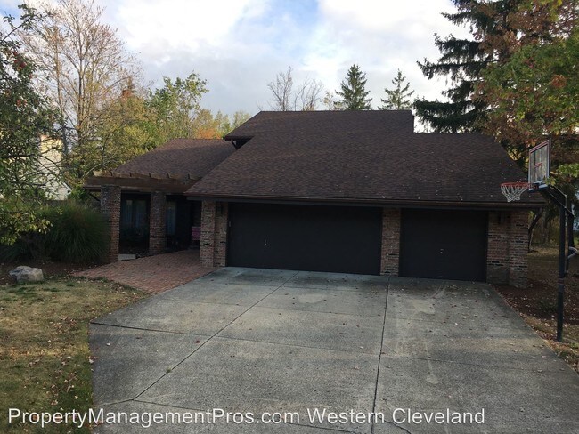 Building Photo - 16835 Willow Wood Dr