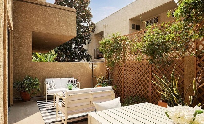 Foto del edificio - 221 S Oak Knoll Ave