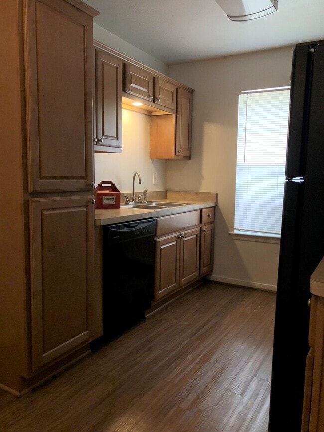 Building Photo - 3605MN