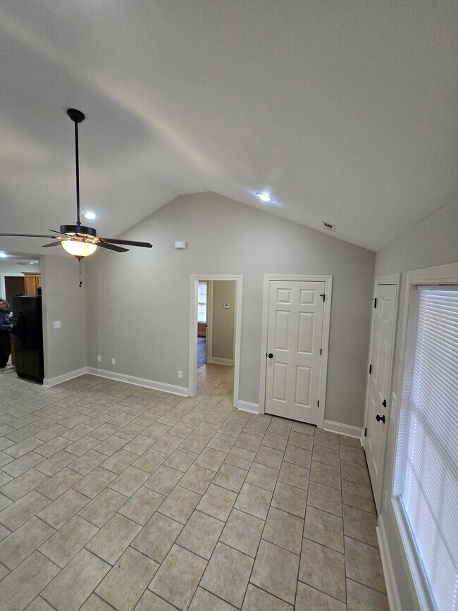Building Photo - 1419 Allies Ct