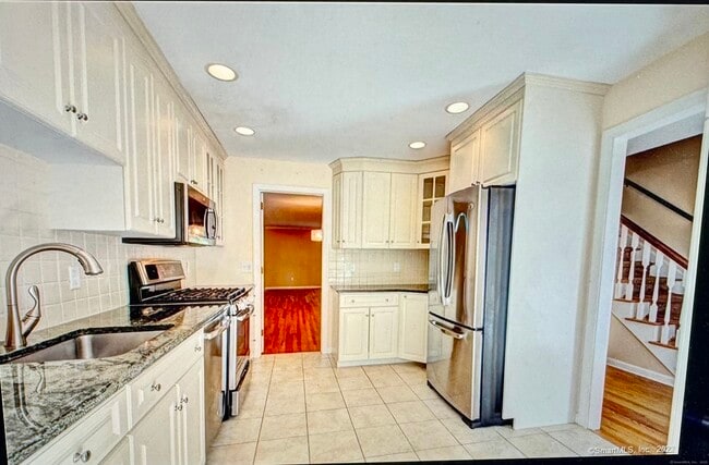 Building Photo - 136 Tunxis Vlg