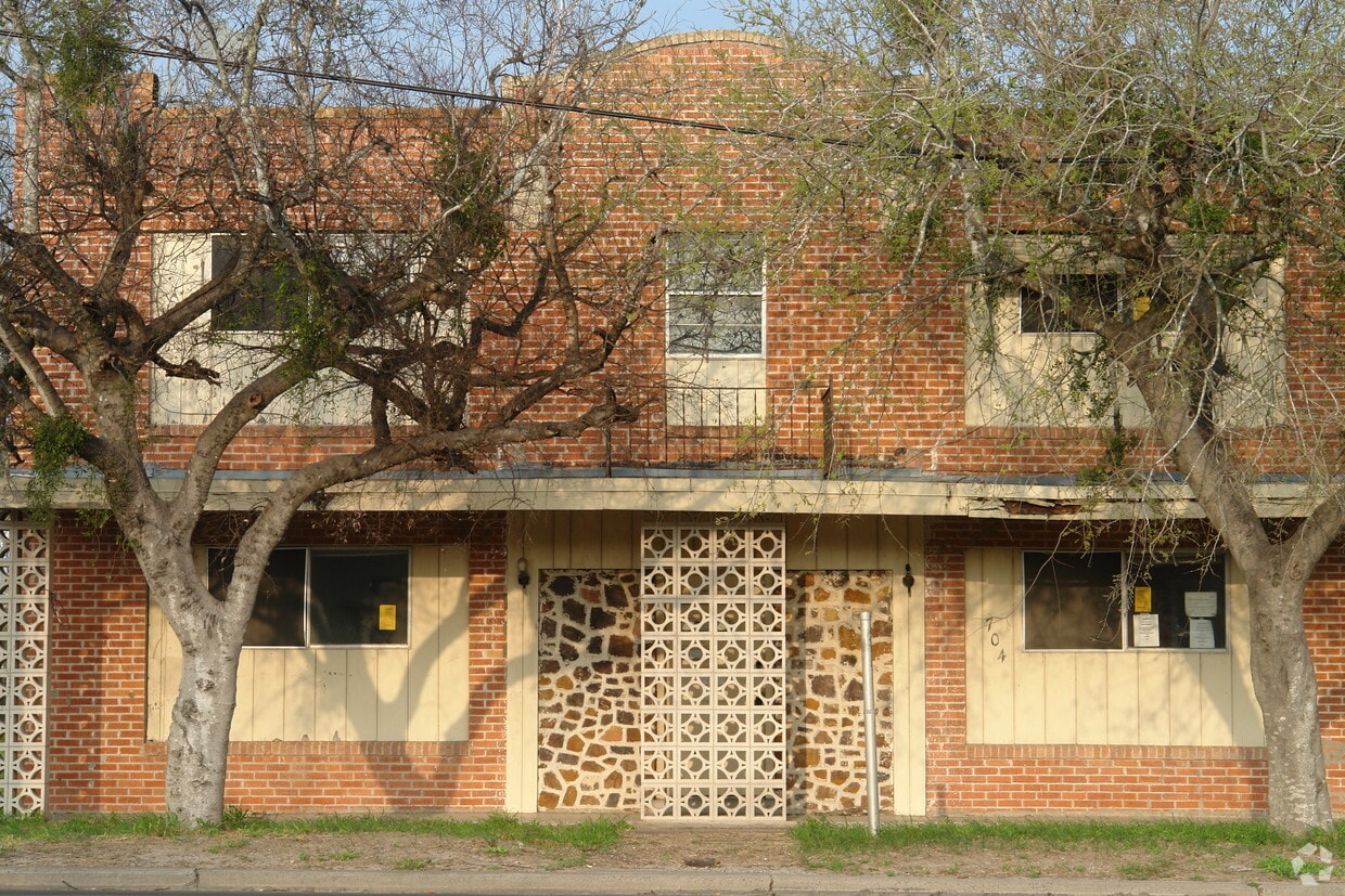 704 N Washington St, Beeville, TX 78102 704 N Washington St Beeville