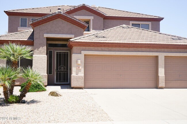 Building Photo - 541 N Danielson Way