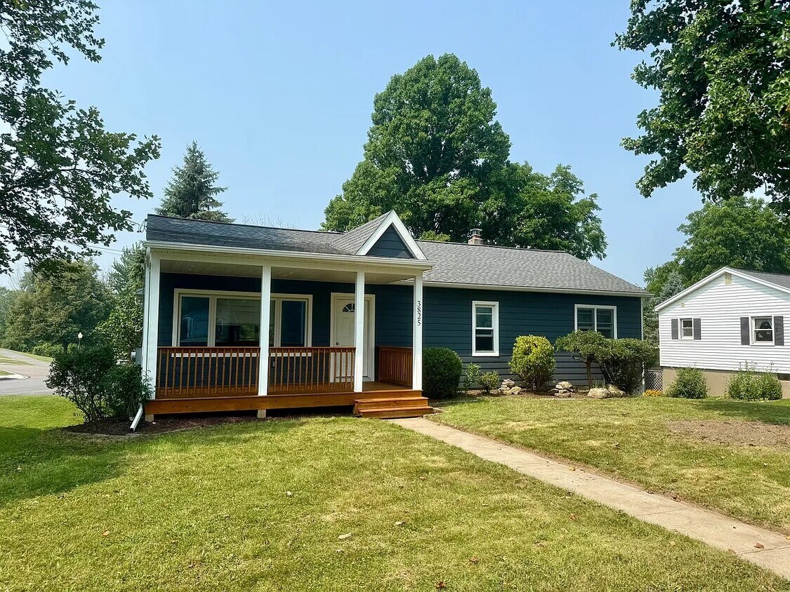 Foto principal - 3825 East St