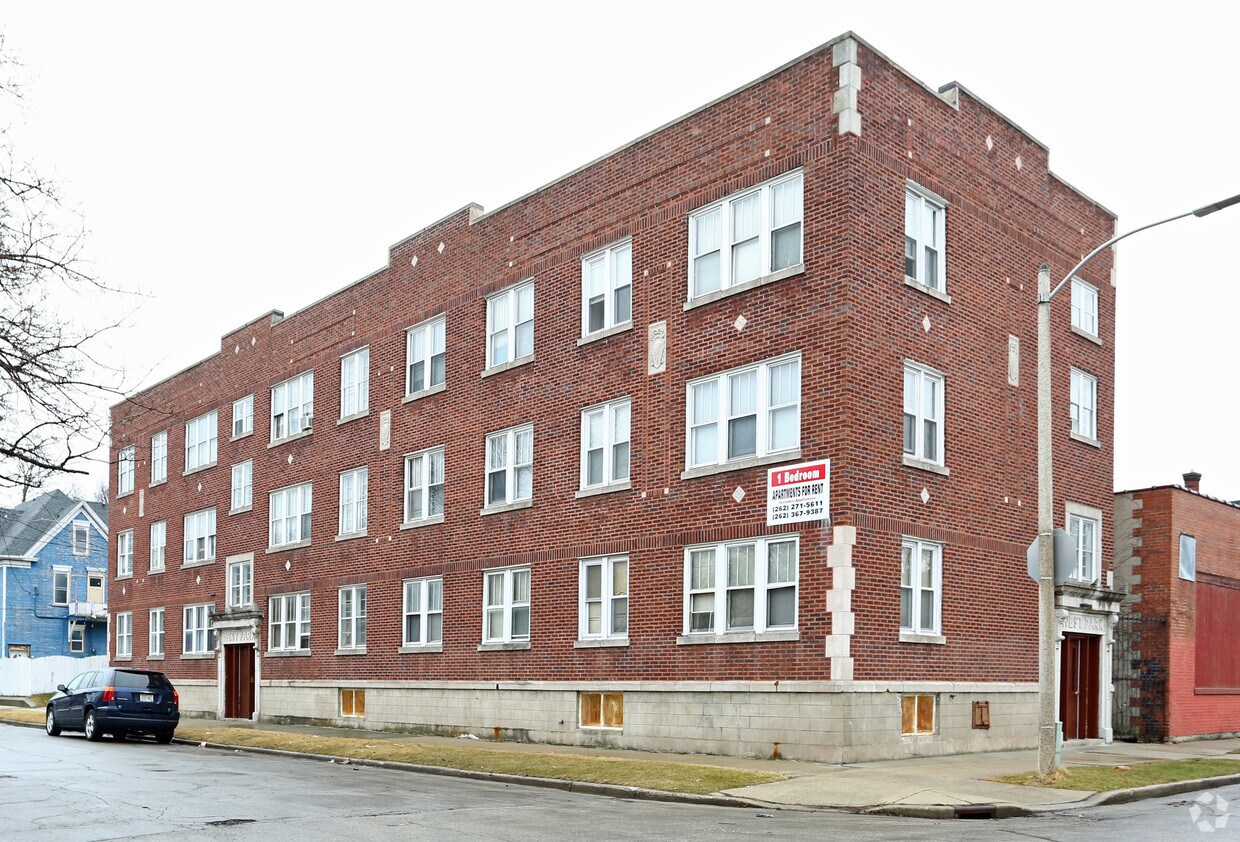 Primary Photo - 1001 Villa St
