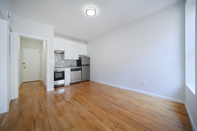Building Photo - 2 bedroom in NEW YORK NY 10018