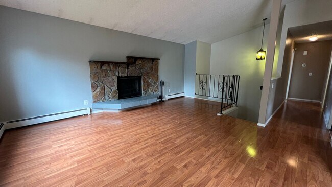 Foto del edificio - 403/405 Camelot Drive