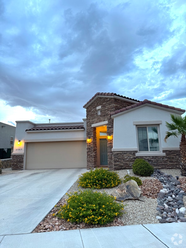 Building Photo - 2067 Villa Napoli Loop E