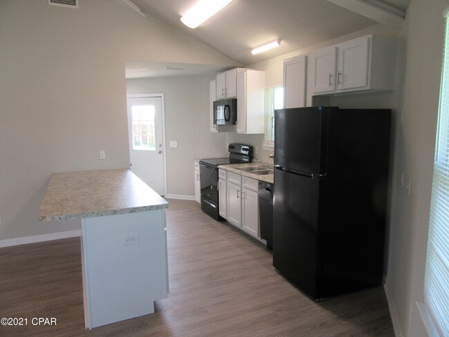 Foto del edificio - 1300 Grace Ave