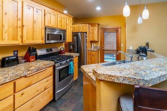 Foto del edificio - Large 4 bedroom westside home